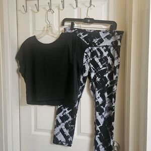 Old Navy Black & White Abstract Print Leggings
